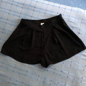 3 for $14! Black flowy shorts - Mind Code (S)